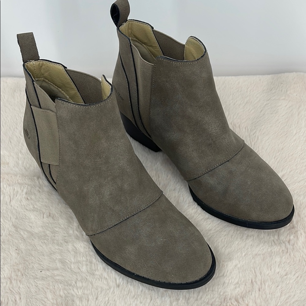 JBU SIZE 8.5 Women's Suede Ankle Boots - Gray